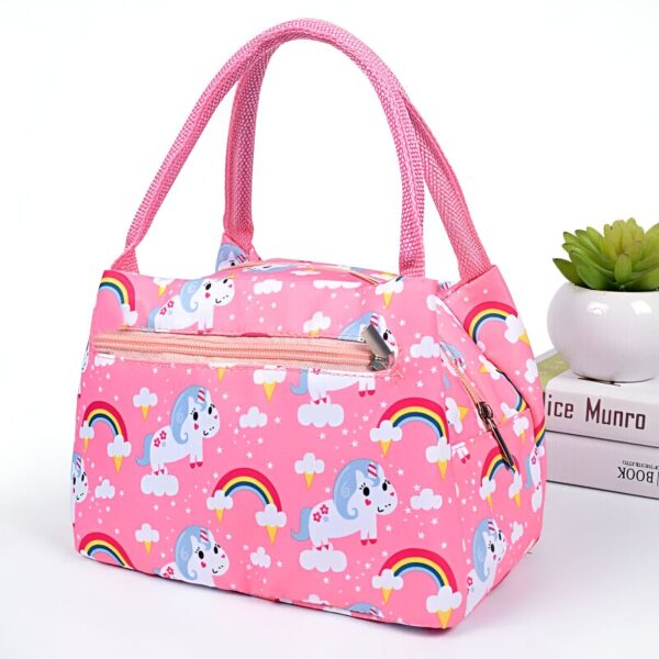 Sac à lunch isotherme rose avec motif licornes et arcs-en-ciel, idéal pour l'école ou le pique-nique. Poignées roses robustes, fermeture éclair pratique., 45501327507711 | Licorne Shop