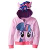 un-sweat-a-capuche-confortable-licorne-kawaii-1a.jpg Veste à capuche rose pour enfant avec le personnage de Twilight Sparkle de My Little Pony sur le devant et des oreilles et une crinière sur la capuche. Fermeture éclair sur le devant. Intérieur de la capuche violet., 45501767614719,45501767647487,45501767680255,45501767713023,45501767745791,45501767778559,45501767811327,45501767844095 | Licorne Shop