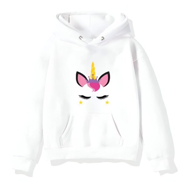 un-sweat-a-capuche-licorne-doux-pour-tout-petits-1a-1.jpg Sweat à capuche blanc avec motif de visage de licorne, corne dorée, couronne violette, crinière rose, longs cils et étoiles. Poche kangourou avant., 45501708632319,45501708927231,45501709058303,45501709222143,45501709353215,45501709418751,45501709451519,45501709484287 | Licorne Shop