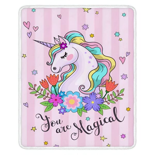 Couverture douce avec un motif de licorne magique sur un fond rose à rayures. L'inscription « You are Magical » est présente en bas, entourée de fleurs colorées et de détails charmants. Idéal pour les enfants et les fans de contes de fées., 45501078110463 | Licorne Shop