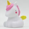 veilleuse-licorne-led-pour-enfants-1a.jpg Lampe de chevet en forme de licorne blanche avec crinière rose et corne jaune. Une décoration douce pour la chambre des enfants., 45501040754943 | Licorne Shop