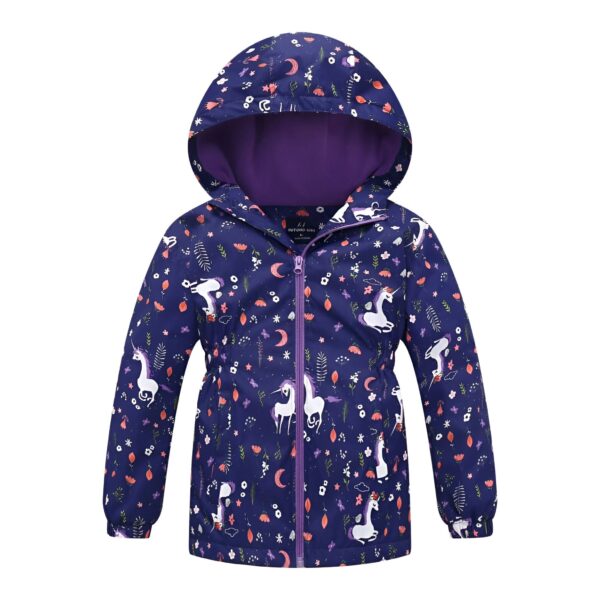 veste-chaude-licorne-the-carter-doublee-fausse-fourrure-1a.jpg Veste à capuche pour enfants, motifs licornes, lunes et fleurs sur fond bleu marine. Doublure violette. Fermeture à glissière avant., 45502390173951,45502390206719,45502390239487,45502390272255,45502390305023,45502390337791,45502390370559,45502390403327 | Licorne Shop